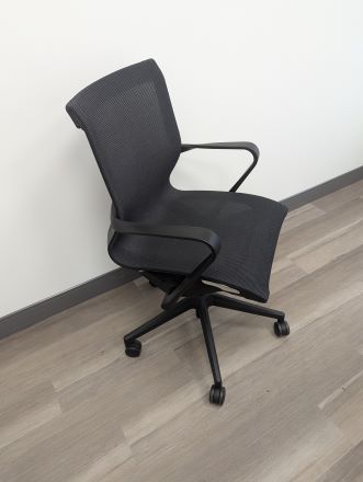 LOW BACK MESH MEETING ROOM CHAIR BLACK